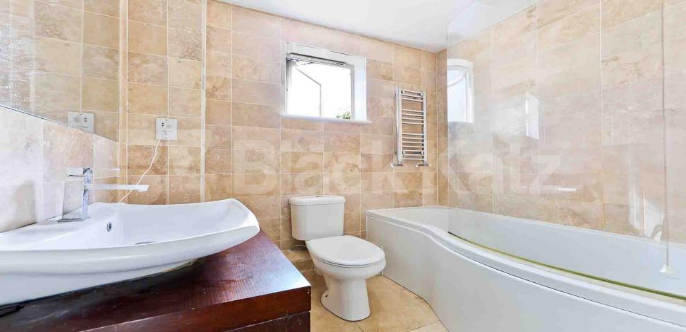 			NEW INSTRUCTION (Includes private parking)., 2 Bedroom, 1 bath, 1 reception Apartment			 Morden House, Bristowe Close, Brixton